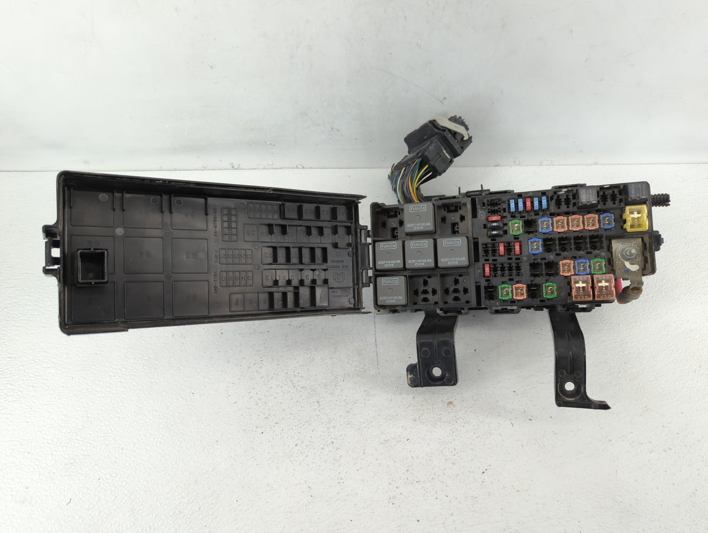 2010-2012 Ford Fusion Fusebox Fuse Box Panel Relay Module P/N:BE5T-14290-E Fits Fits 2010 2011 2012 OEM Used Auto Parts - Oe