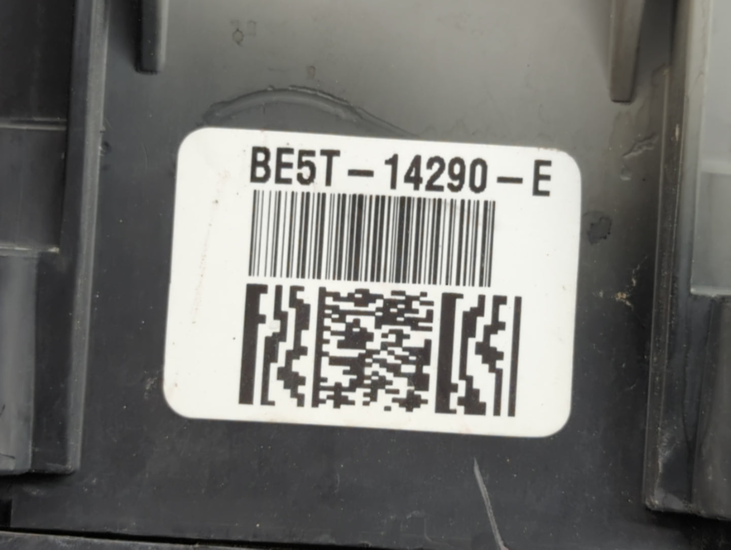 2010-2012 Ford Fusion Fusebox Fuse Box Panel Relay Module P/N:BE5T-14290-E Fits Fits 2010 2011 2012 OEM Used Auto Parts - Oe