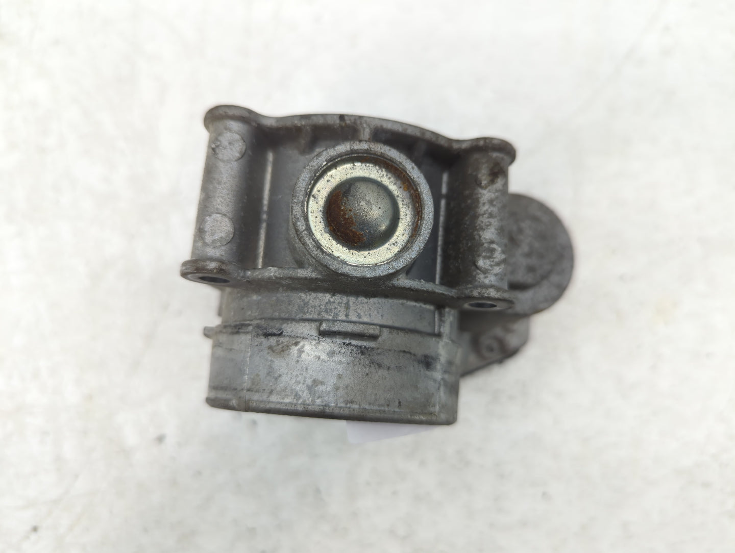 2010-2012 Ford Fusion Throttle Body P/N:DS76-9F991-AG Fits Fits 2009 2010 2011 2012 OEM Used Auto Parts - Oemusedautoparts1.