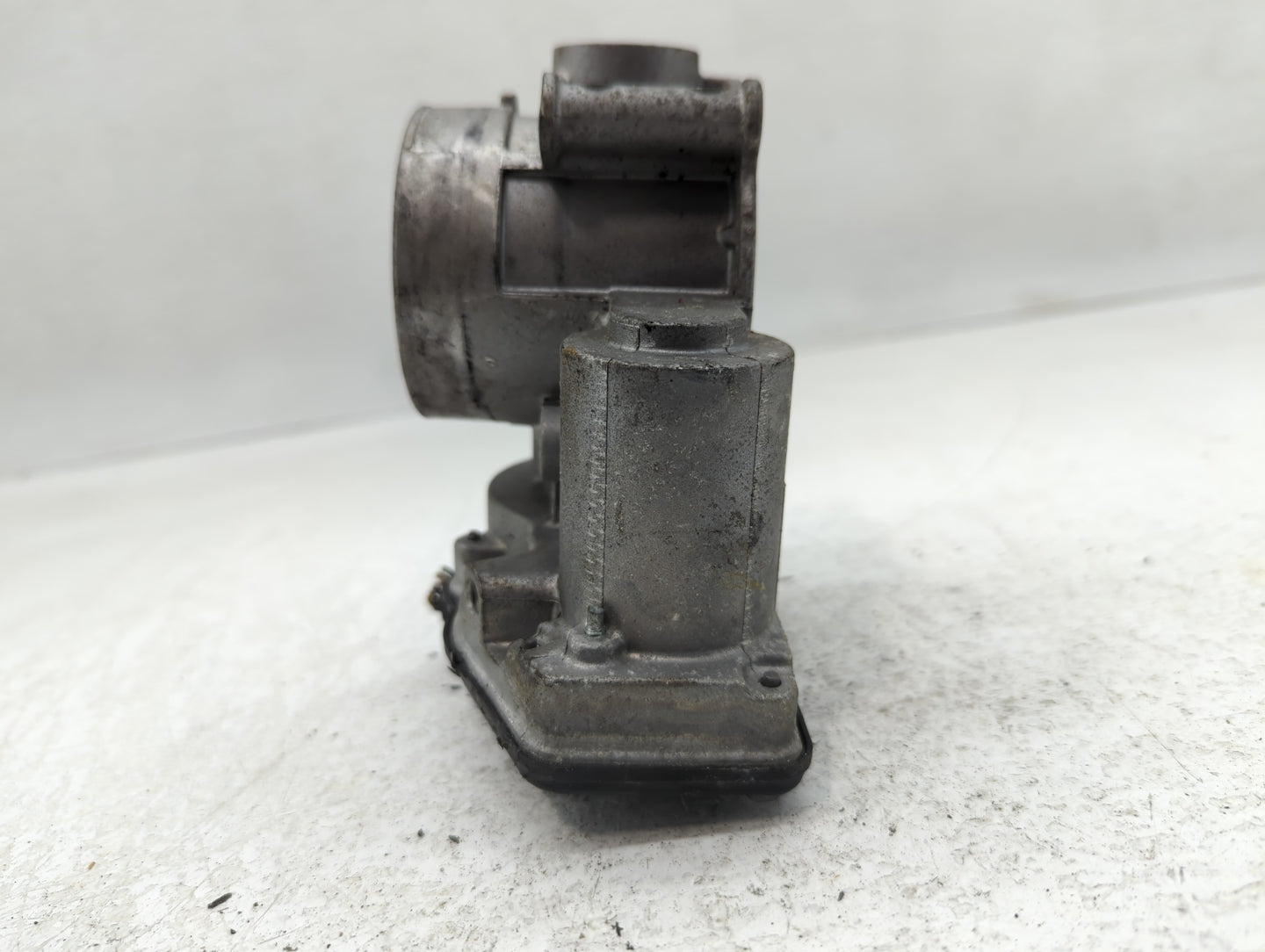 2010-2012 Ford Fusion Throttle Body P/N:DS76-9F991-AG Fits Fits 2009 2010 2011 2012 OEM Used Auto Parts - Oemusedautoparts1.