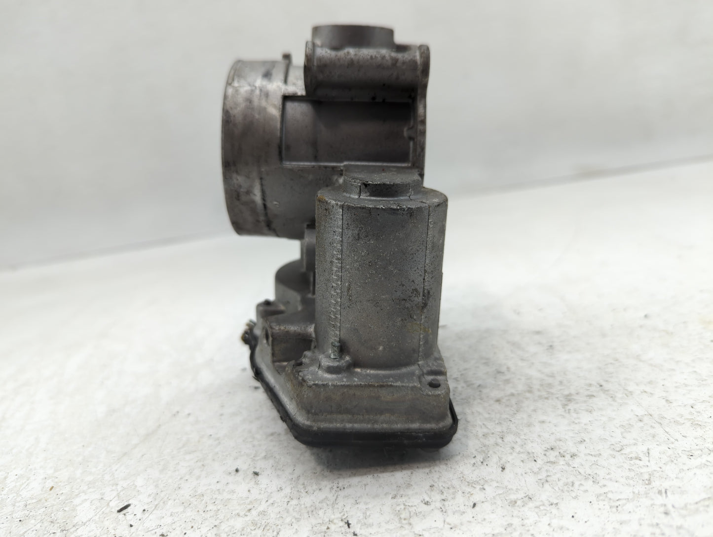 2010-2012 Ford Fusion Throttle Body P/N:DS76-9F991-AG Fits Fits 2009 2010 2011 2012 OEM Used Auto Parts - Oemusedautoparts1.