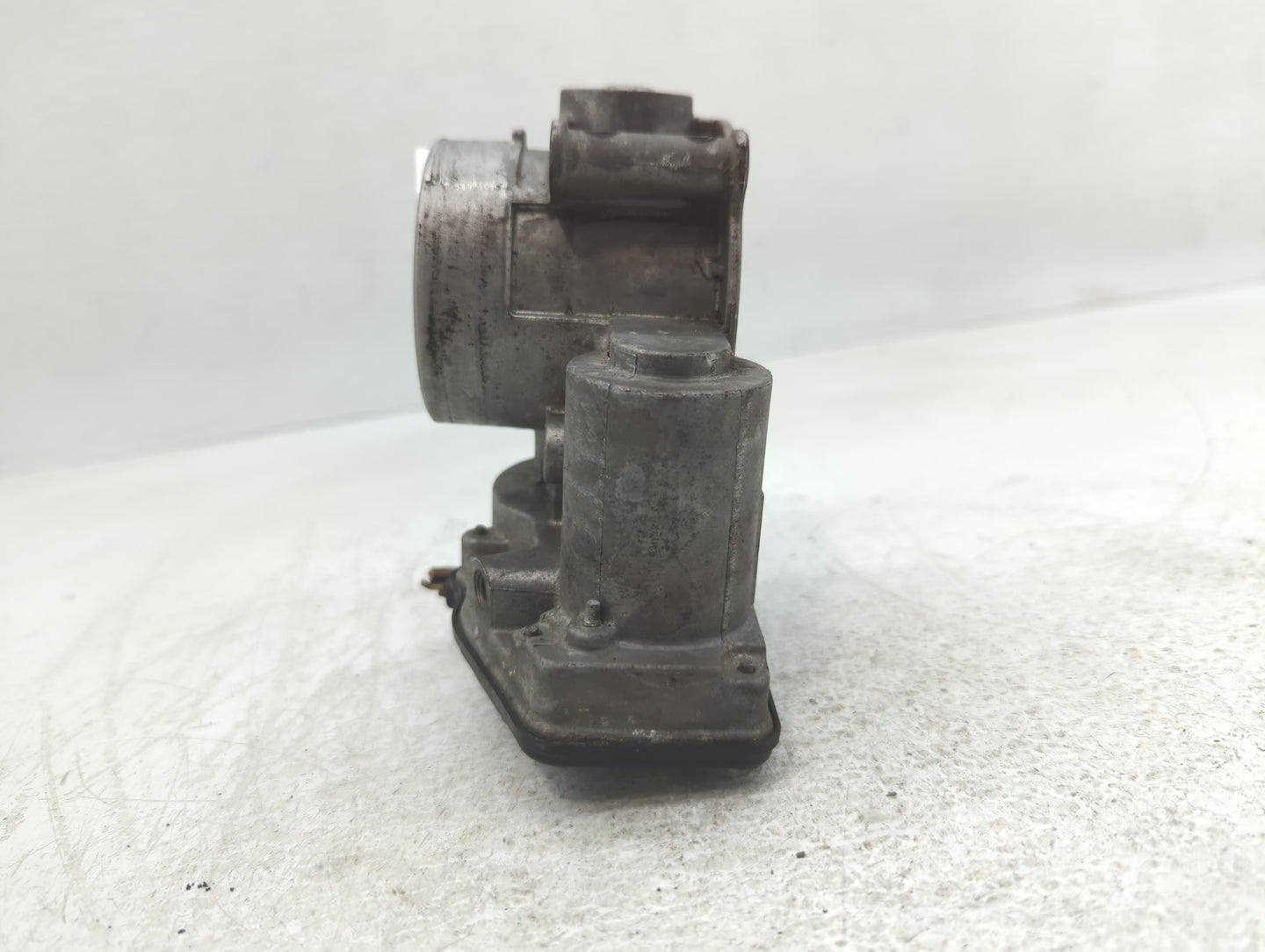 2010-2012 Ford Fusion Throttle Body P/N:DS7Z-D Fits Fits 2009 2010 2011 2012 OEM Used Auto Parts - Oemusedautoparts1.com