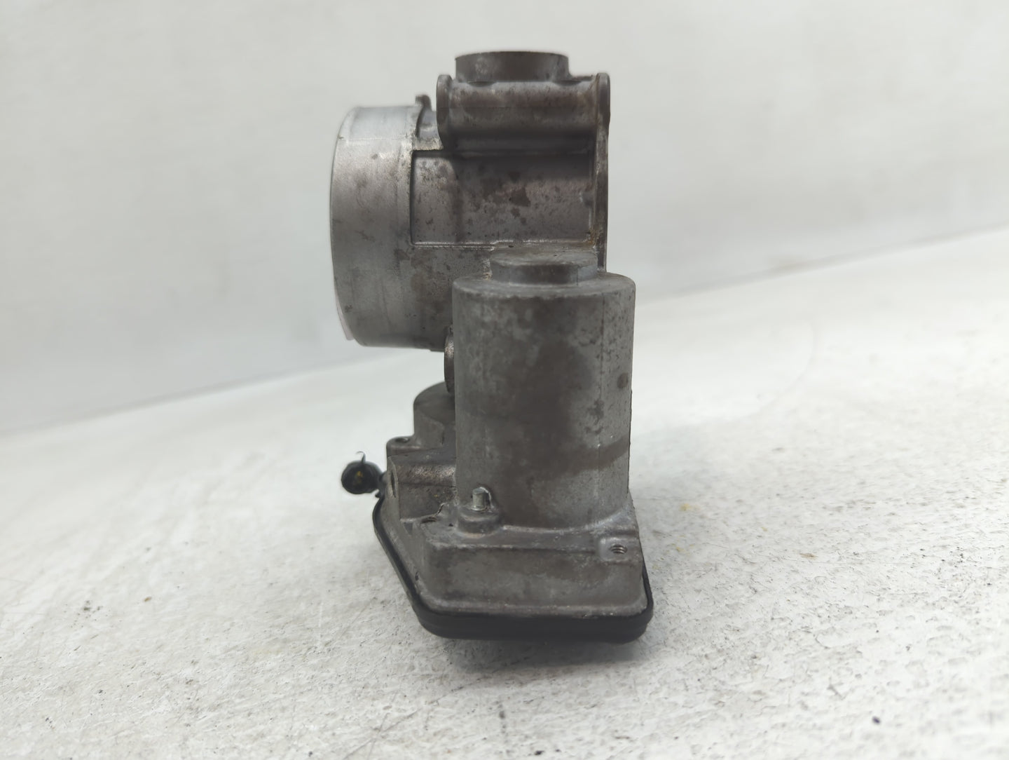 2010-2012 Ford Fusion Throttle Body P/N:DS7E-9F991-AJ Fits Fits 2009 2010 2011 2012 OEM Used Auto Parts - Oemusedautoparts1.