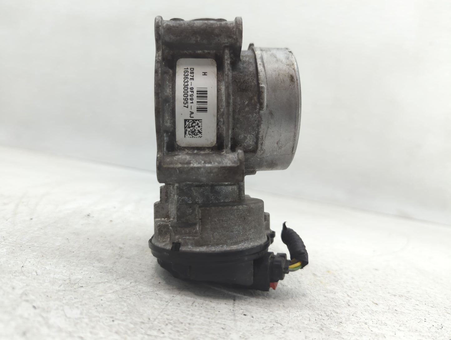 2010-2012 Ford Fusion Throttle Body P/N:DS7E-9F991-AJ Fits Fits 2009 2010 2011 2012 OEM Used Auto Parts - Oemusedautoparts1.
