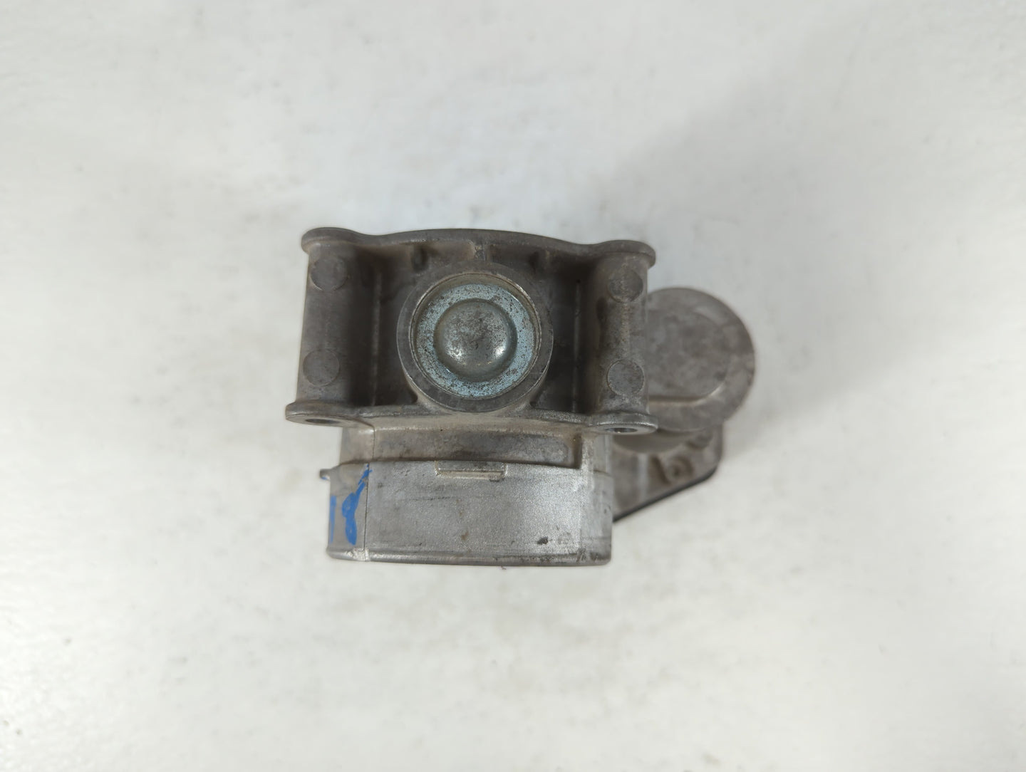 2010-2012 Ford Fusion Throttle Body P/N:170243002129 DS7E-9F991-AJ Fits Fits 2009 2010 2011 2012 OEM Used Auto Parts - Oemus