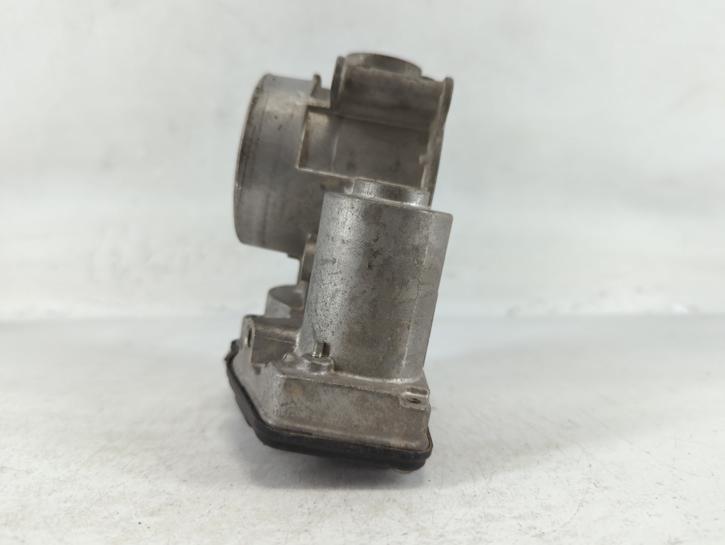 2010-2012 Ford Fusion Throttle Body P/N:170243002129 DS7E-9F991-AJ Fits Fits 2009 2010 2011 2012 OEM Used Auto Parts - Oemus