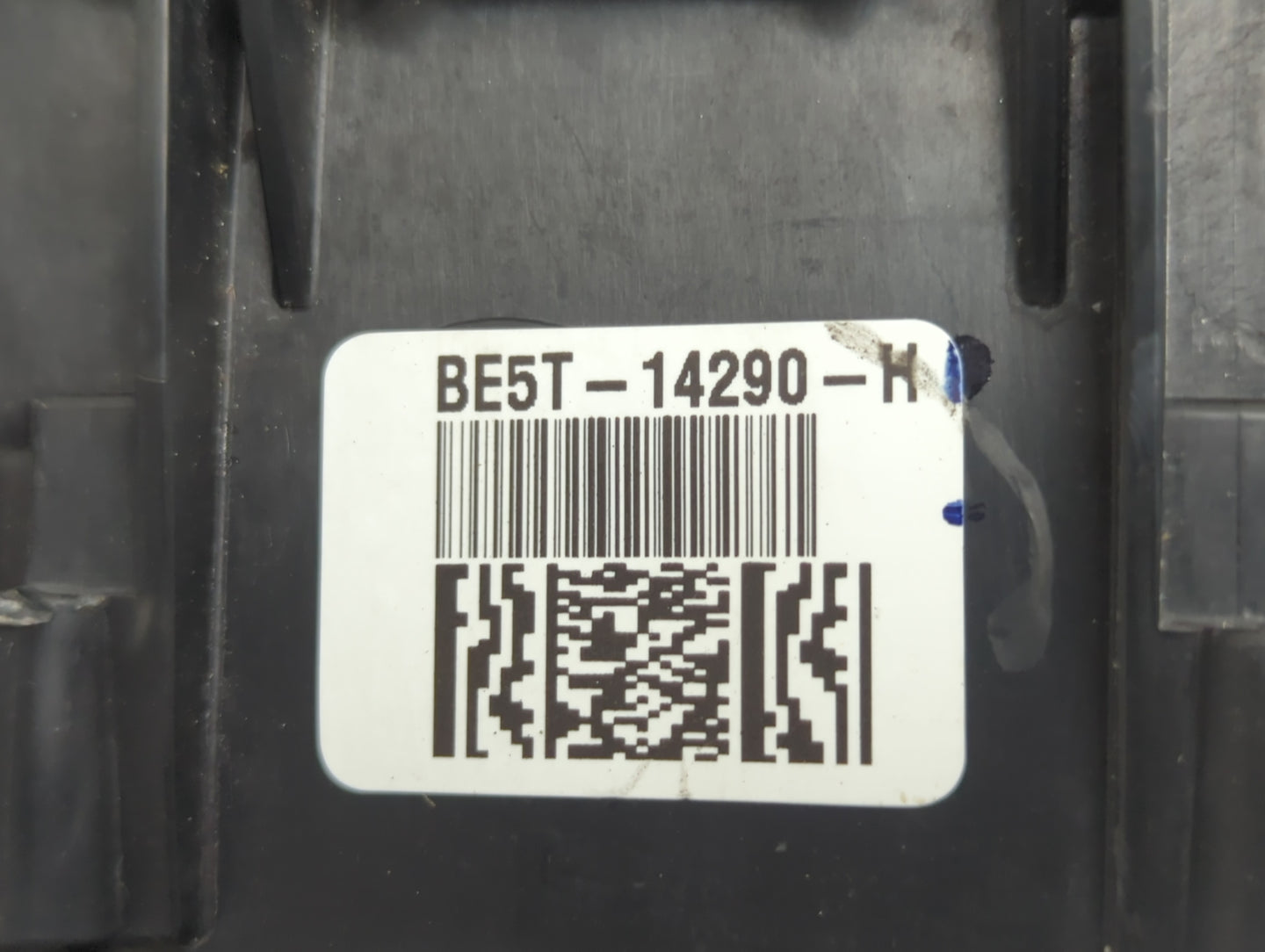 2010-2012 Ford Fusion Fusebox Fuse Box Panel Relay Module P/N:BE5T-14290-H Fits Fits 2010 2011 2012 OEM Used Auto Parts - Oe