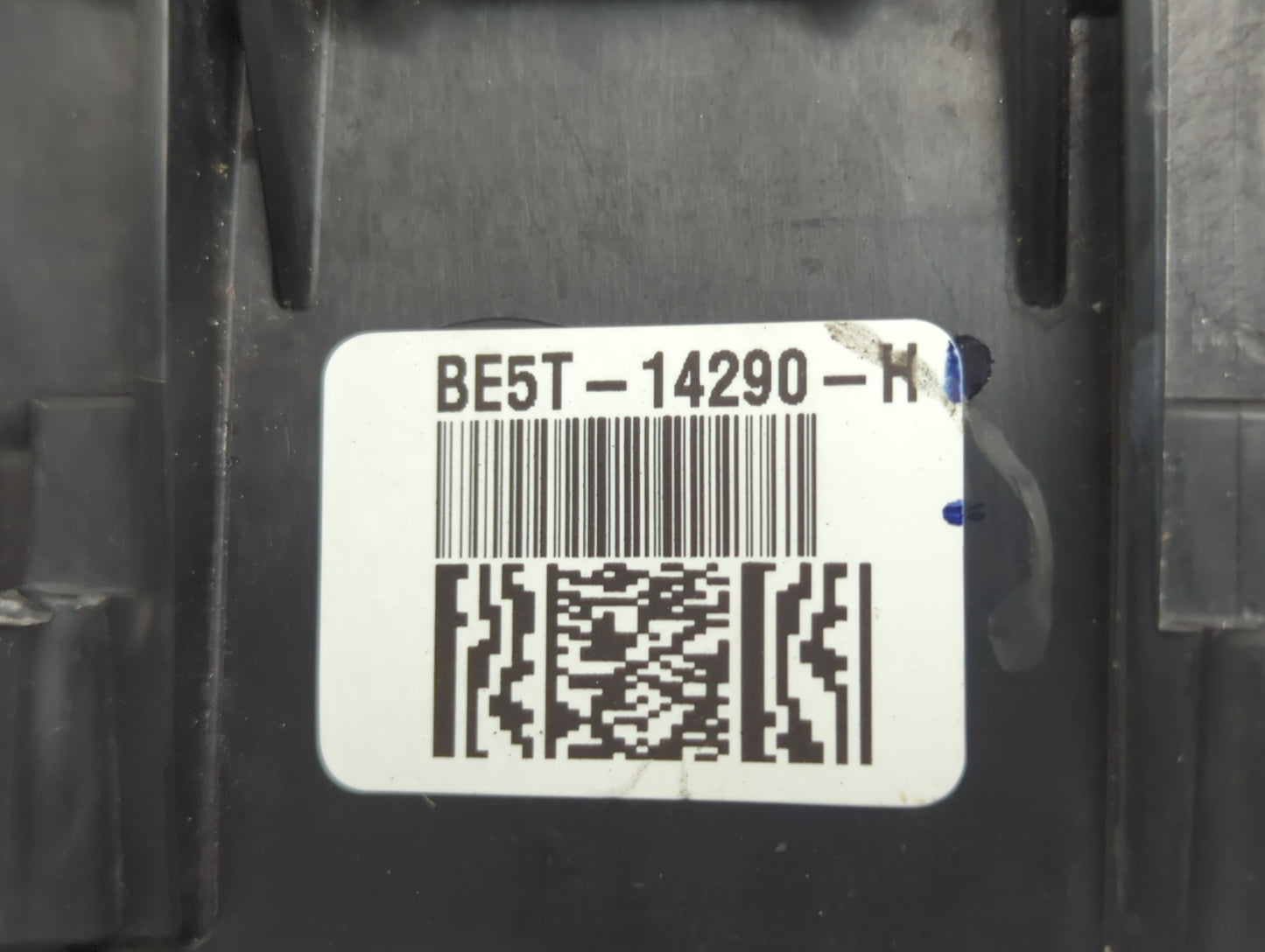 2010-2012 Ford Fusion Fusebox Fuse Box Panel Relay Module P/N:BE5T-14290-H Fits Fits 2010 2011 2012 OEM Used Auto Parts - Oe