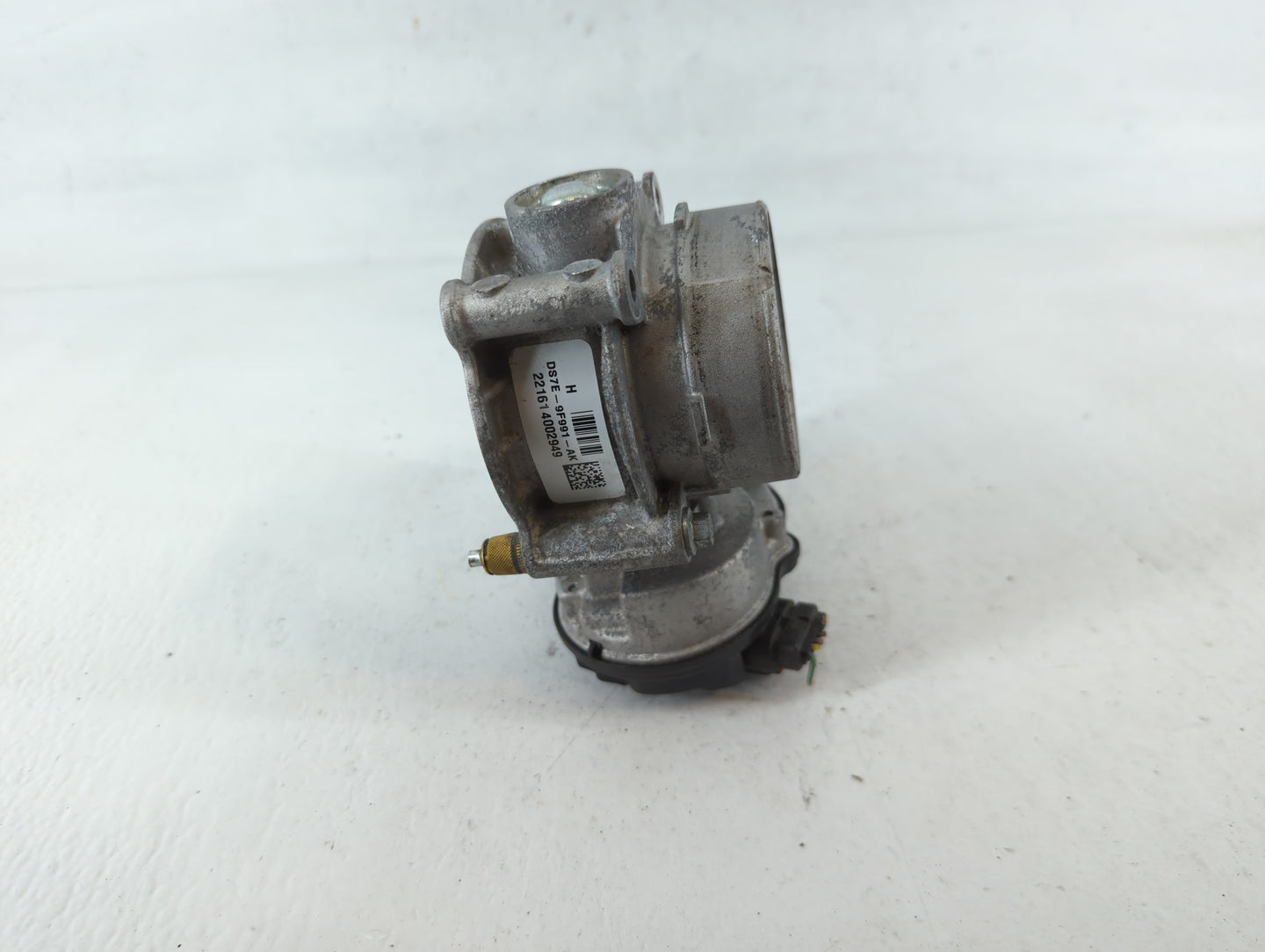 2010-2012 Ford Fusion Throttle Body P/N:221614002949 DS7E-9F991-AK Fits Fits 2009 2010 2011 2012 OEM Used Auto Parts - Oemus