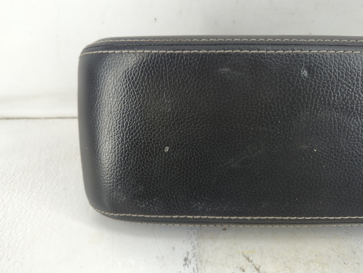 2012 Ford Fusion Center Console Armrest Cover Lid P/N:6E53-5406050-AA Fits OEM Used Auto Parts - Oemusedautoparts1.com
