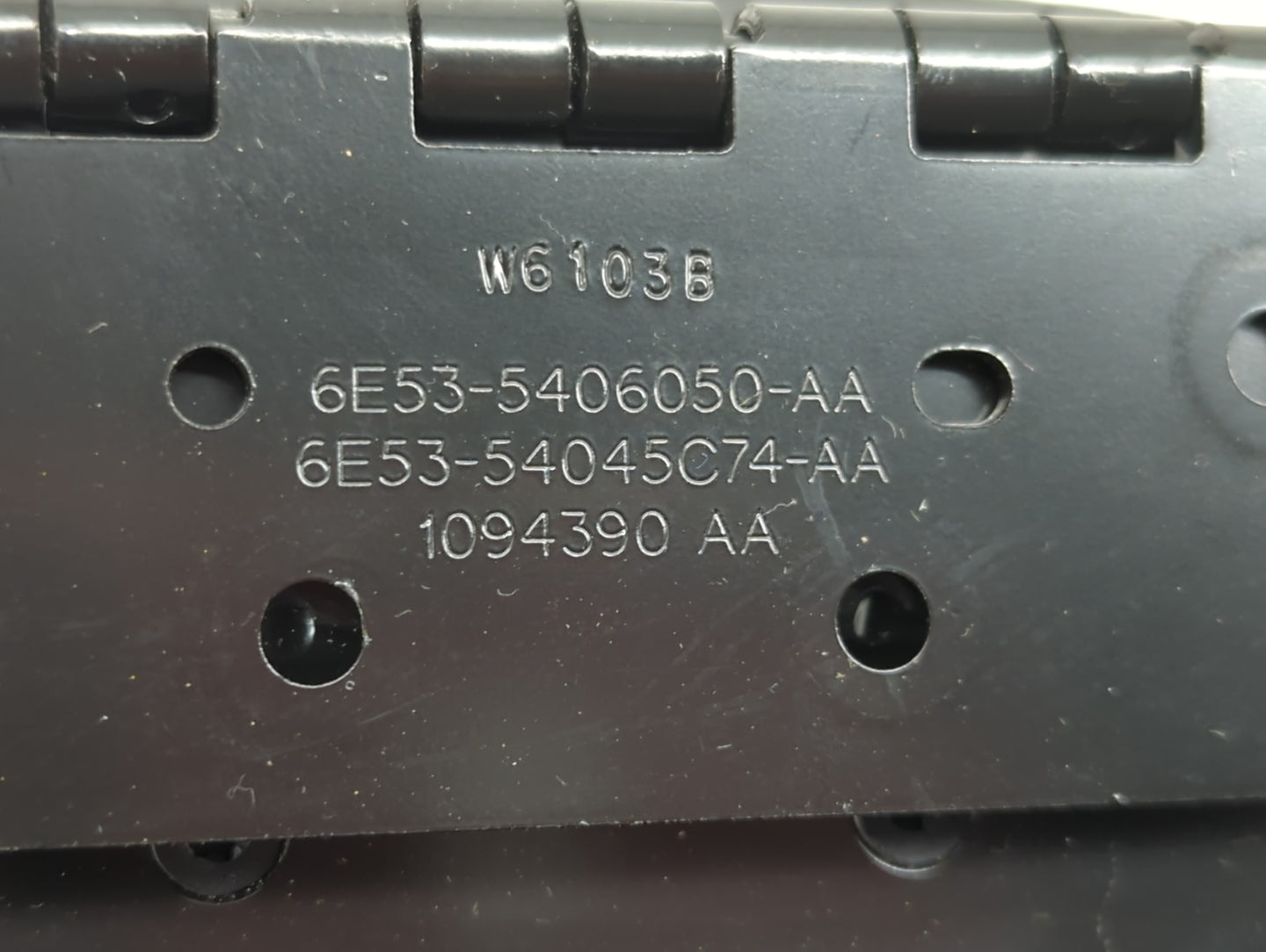 2012 Ford Fusion Center Console Armrest Cover Lid P/N:6E53-5406050-AA Fits OEM Used Auto Parts - Oemusedautoparts1.com