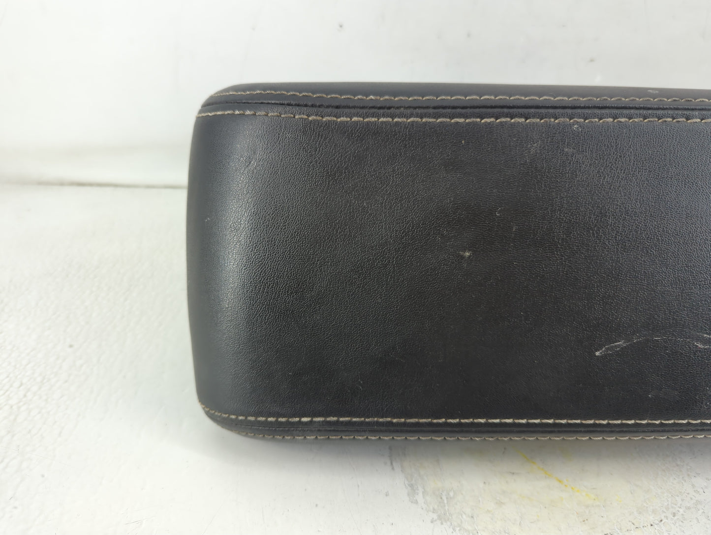 2012 Ford Fusion Center Console Armrest Cover Lid P/N:6E53-5406050-AA Fits OEM Used Auto Parts - Oemusedautoparts1.com