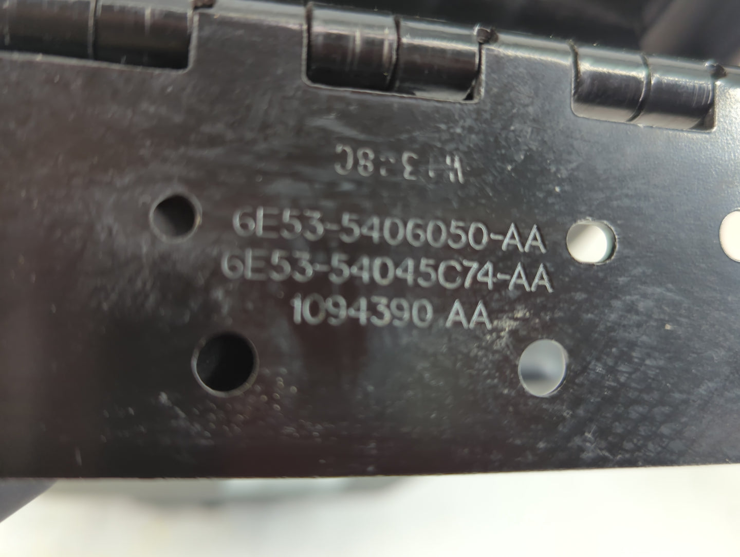 2012 Ford Fusion Center Console Armrest Cover Lid P/N:6E53-5406050-AA Fits OEM Used Auto Parts - Oemusedautoparts1.com