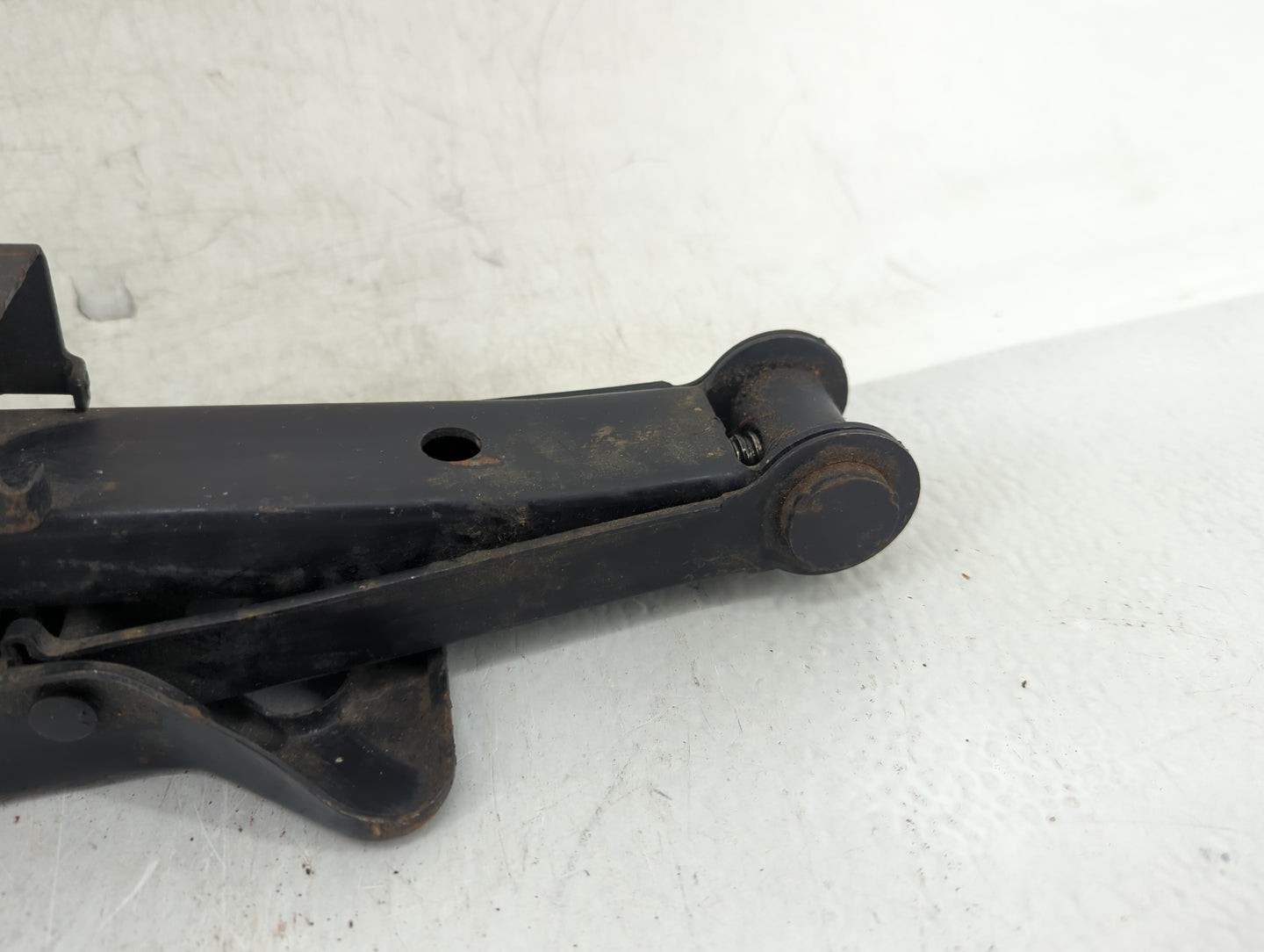 2012 Ford Fusion Spare Scissor Car Jack Black - Oemusedautoparts1.com