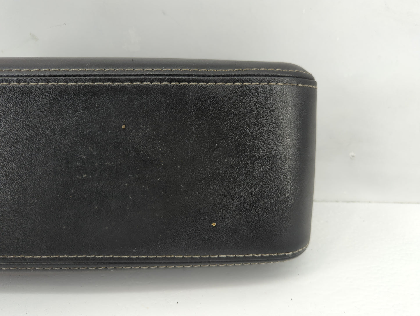 2010-2012 Ford Fusion Center Console Armrest Cover Lid Fits Fits 2010 2011 2012 OEM Used Auto Parts - Oemusedautoparts1.com