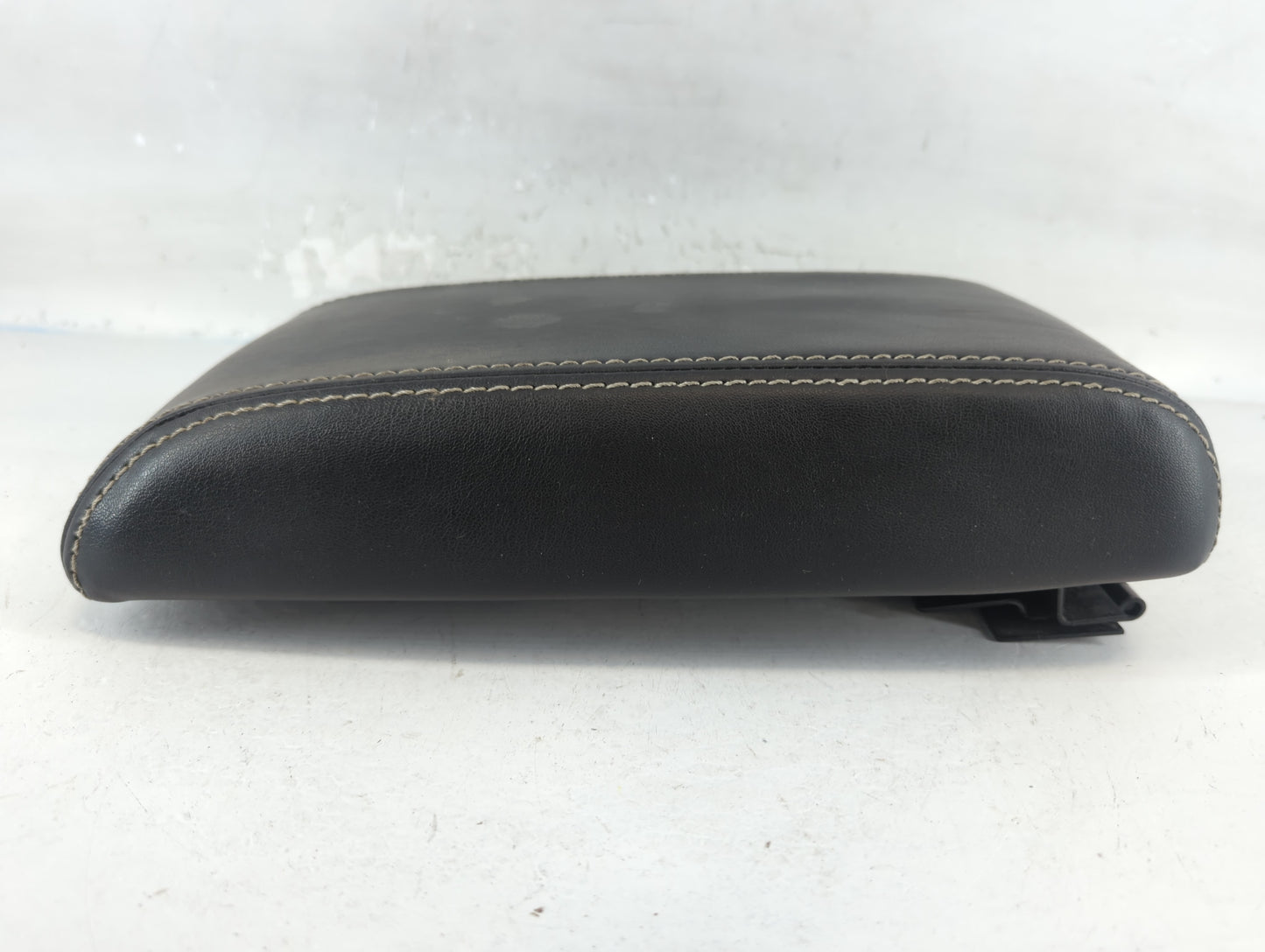 2012 Ford Fusion Center Console Armrest Cover Lid P/N:6E53-5406050-AA Fits OEM Used Auto Parts - Oemusedautoparts1.com