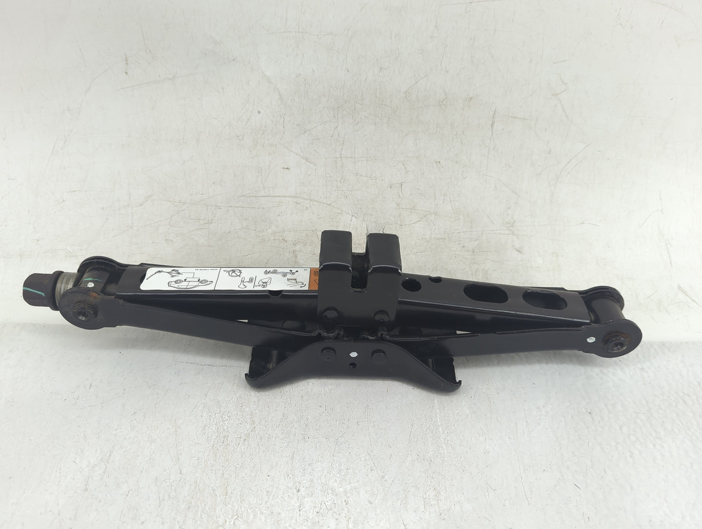 2012 Ford Fusion Spare Scissor Car Jack 835647 - Oemusedautoparts1.com