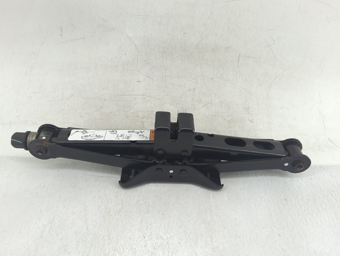 2012 Ford Fusion Spare Scissor Car Jack 835647 - Oemusedautoparts1.com