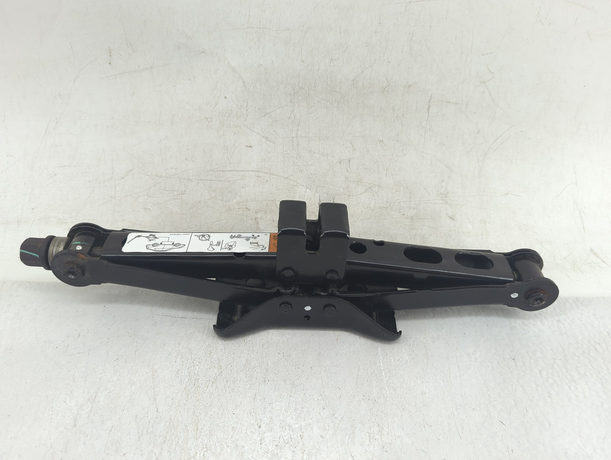 2012 Ford Fusion Spare Scissor Car Jack 835647 - Oemusedautoparts1.com
