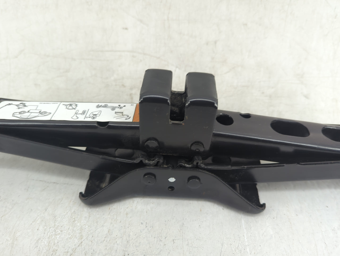 2012 Ford Fusion Spare Scissor Car Jack 835647 - Oemusedautoparts1.com