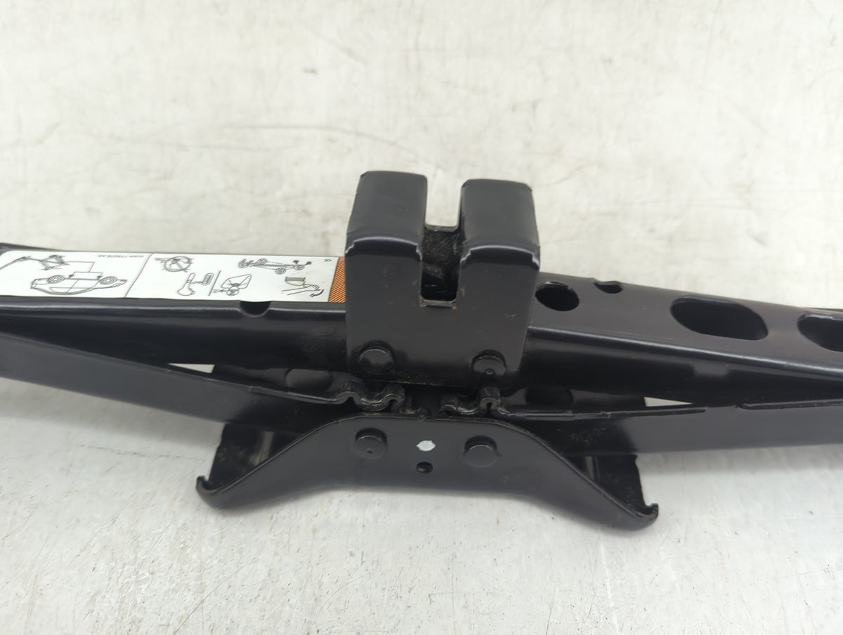2012 Ford Fusion Spare Scissor Car Jack 835647 - Oemusedautoparts1.com