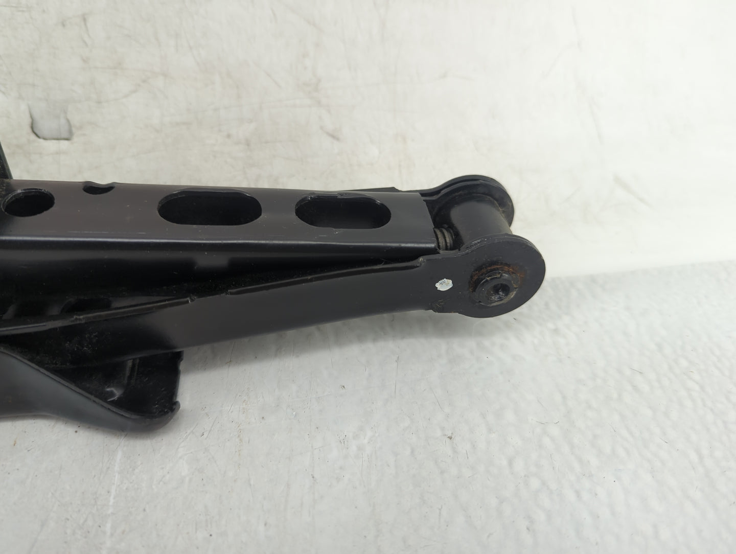 2012 Ford Fusion Spare Scissor Car Jack 835647 - Oemusedautoparts1.com