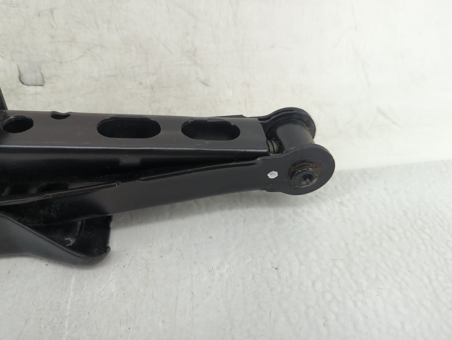 2012 Ford Fusion Spare Scissor Car Jack 835647 - Oemusedautoparts1.com