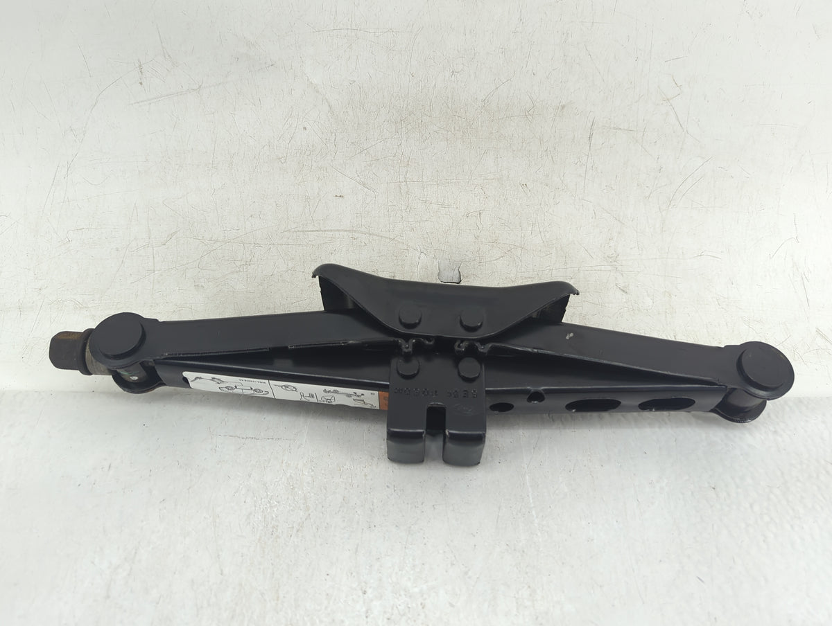 2012 Ford Fusion Spare Scissor Car Jack 835647 - Oemusedautoparts1.com