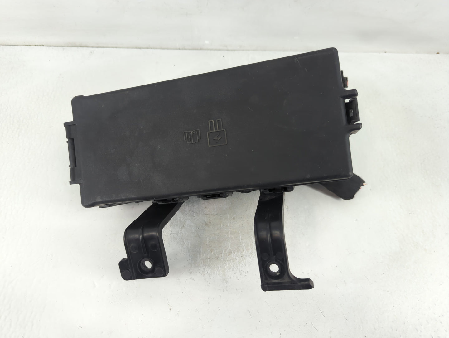 2010-2012 Ford Fusion Fusebox Fuse Box Panel Relay Module P/N:6E5T-14A003-AB Fits Fits 2010 2011 2012 OEM Used Auto Parts - 