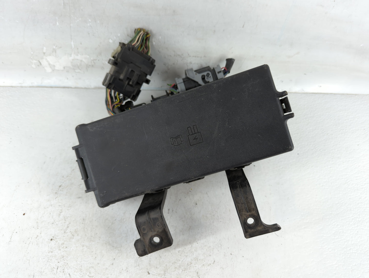 2010-2012 Ford Fusion Fusebox Fuse Box Panel Relay Module P/N:BE5T-14290-E Fits Fits 2010 2011 2012 OEM Used Auto Parts - Oe