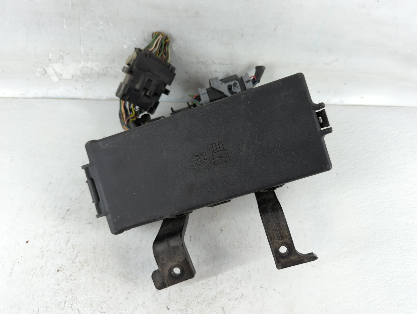 2010-2012 Ford Fusion Fusebox Fuse Box Panel Relay Module P/N:BE5T-14290-E Fits Fits 2010 2011 2012 OEM Used Auto Parts - Oe