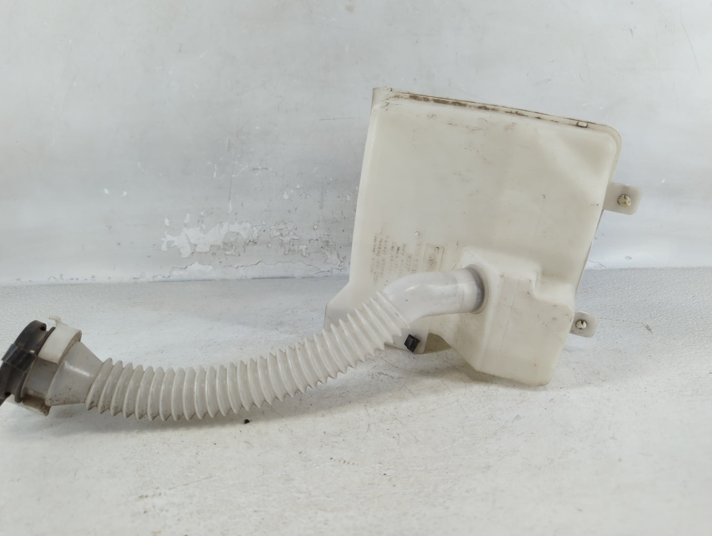 2010-2012 Ford Fusion Radiator Coolant Overflow Expansion Tank Bottle 859293 - Oemusedautoparts1.com