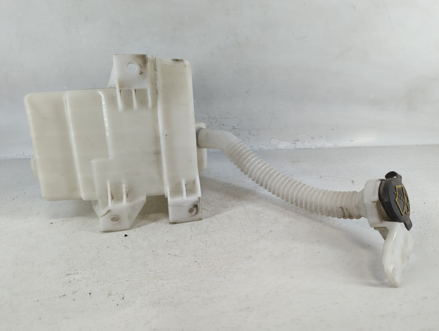 2010-2012 Ford Fusion Radiator Coolant Overflow Expansion Tank Bottle 859293 - Oemusedautoparts1.com
