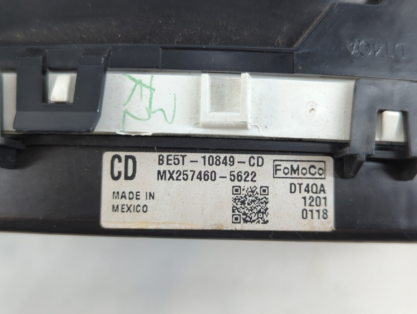 2011-2012 Ford Fusion Instrument Cluster Speedometer Gauges P/N:MX257460-5622 BE5T-10849-CD Fits Fits 2011 2012 OEM Used Aut