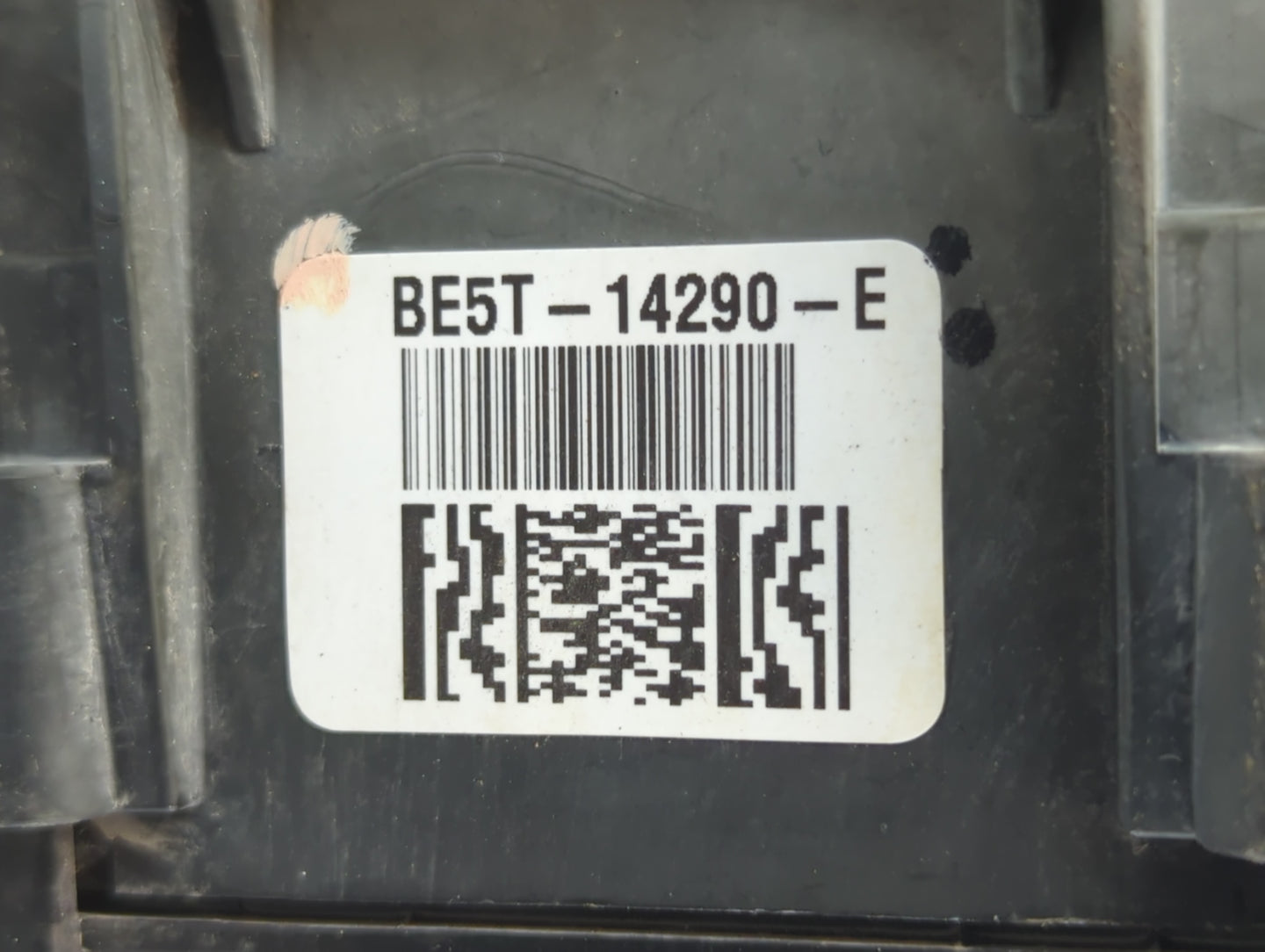2010-2012 Ford Fusion Fusebox Fuse Box Panel Relay Module P/N:BE5T-14290-E Fits Fits 2010 2011 2012 OEM Used Auto Parts - Oe