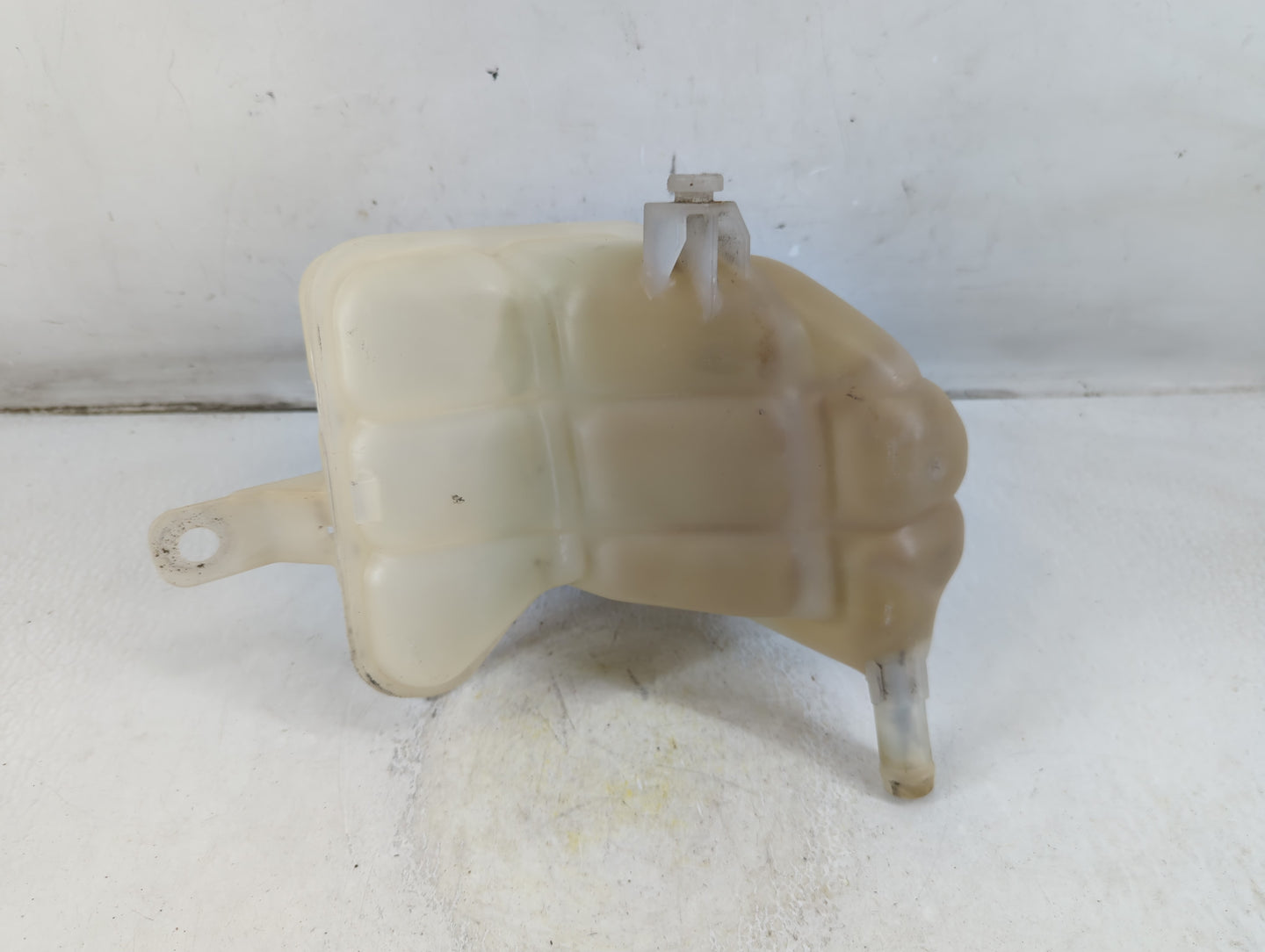 2010-2012 Ford Fusion Radiator Coolant Overflow Expansion Tank Bottle 918431 - Oemusedautoparts1.com