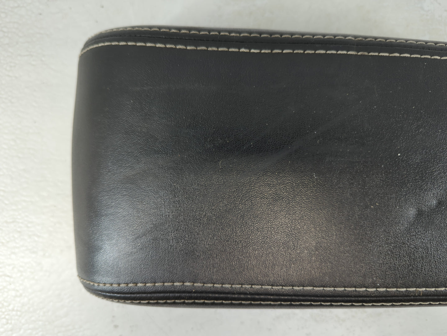 2010-2012 Ford Fusion Center Console Armrest Cover Lid P/N:6e53-5406050-AA Fits Fits 2010 2011 2012 OEM Used Auto Parts - Oe