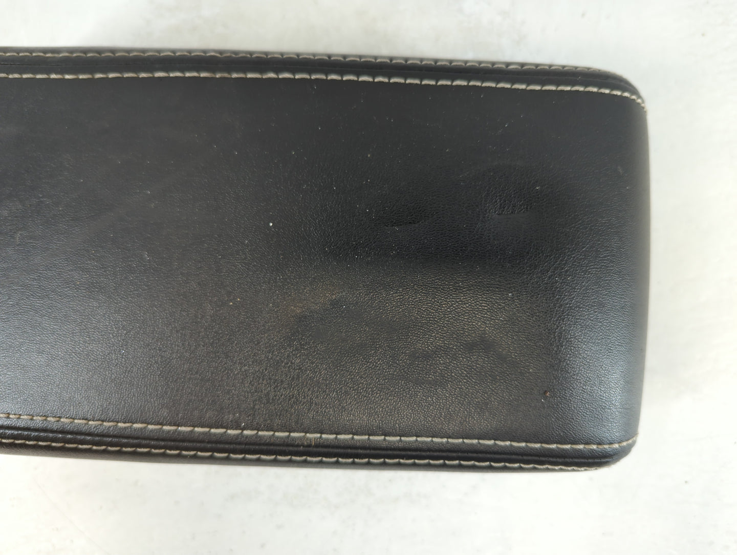 2010-2012 Ford Fusion Center Console Armrest Cover Lid P/N:6e53-5406050-AA Fits Fits 2010 2011 2012 OEM Used Auto Parts - Oe