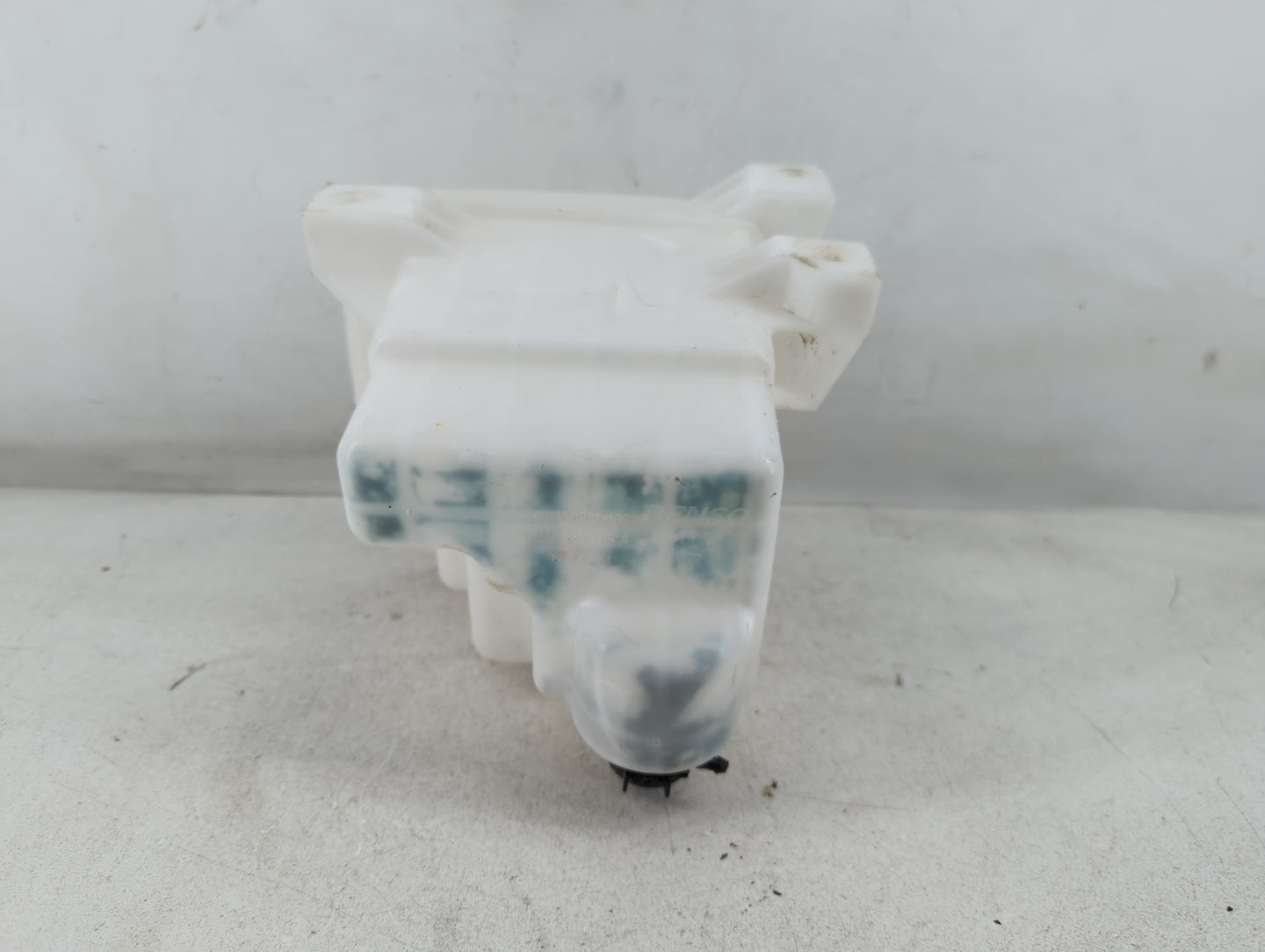 2006-2012 Ford Fusion Windshield Washer Fluid Reservoir Bottle Oem - Oemusedautoparts1.com
