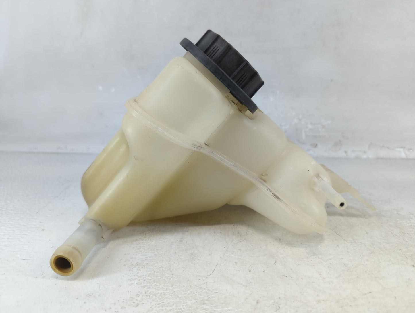 2010-2012 Ford Fusion Radiator Coolant Overflow Expansion Tank Bottle 936561 - Oemusedautoparts1.com