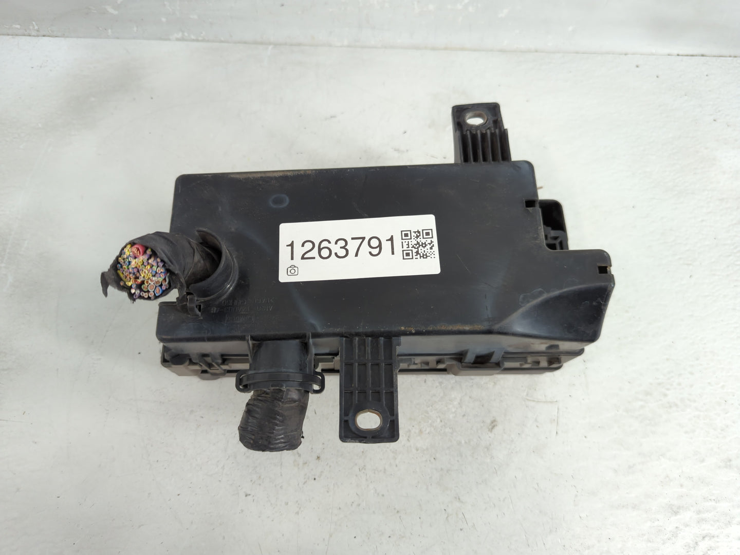 2012-2014 Ford Mustang Fusebox Fuse Box Panel Relay Module P/N:AR3T-14A003-AB 6E5T-14A003-AB Fits Fits 2012 2013 2014 OEM Us