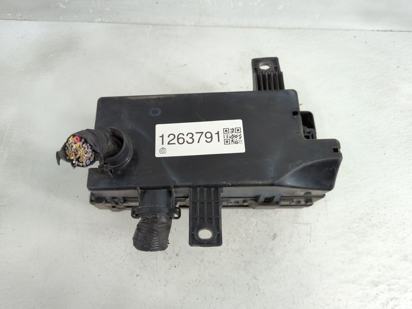 2012-2014 Ford Mustang Fusebox Fuse Box Panel Relay Module P/N:AR3T-14A003-AB 6E5T-14A003-AB Fits Fits 2012 2013 2014 OEM Us
