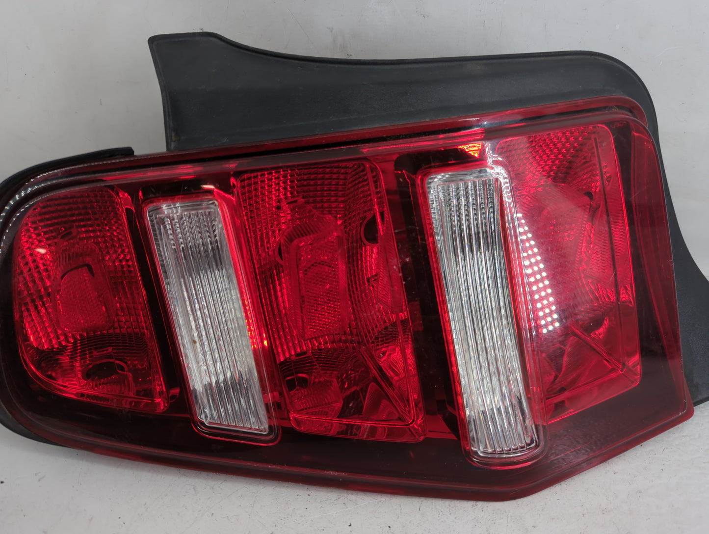 2010-2012 Ford Mustang Tail Light Assembly Driver Left OEM P/N:312754 AR33-13B505-AG Fits Fits 2010 2011 2012 OEM Used Auto 