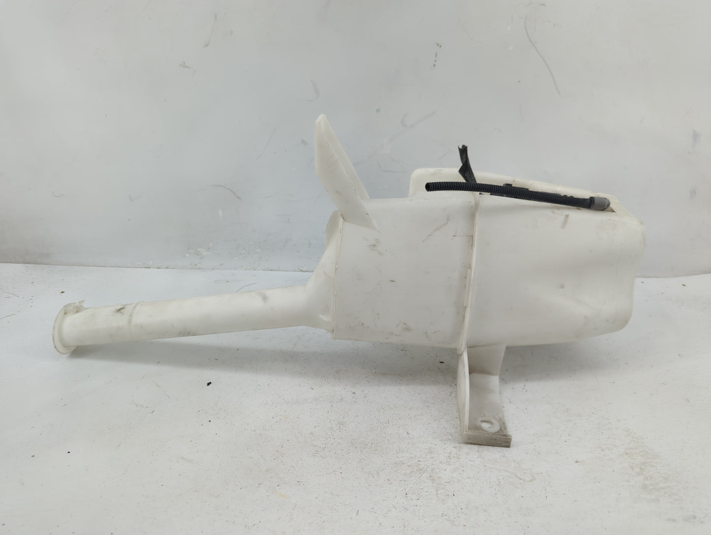 2010-2014 Ford Mustang Windshield Washer Fluid Reservoir Bottle Oem - Oemusedautoparts1.com