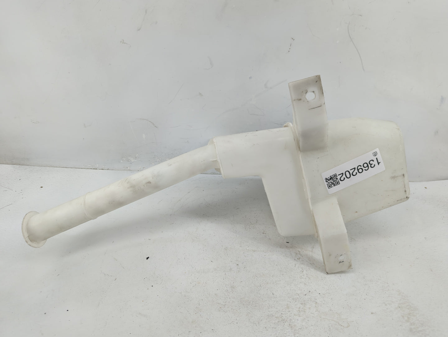 2010-2014 Ford Mustang Windshield Washer Fluid Reservoir Bottle Oem - Oemusedautoparts1.com