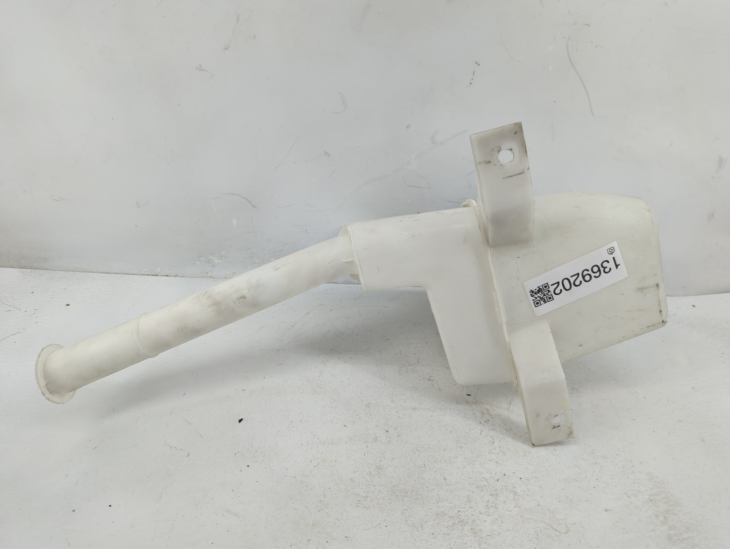 2010-2014 Ford Mustang Windshield Washer Fluid Reservoir Bottle Oem - Oemusedautoparts1.com