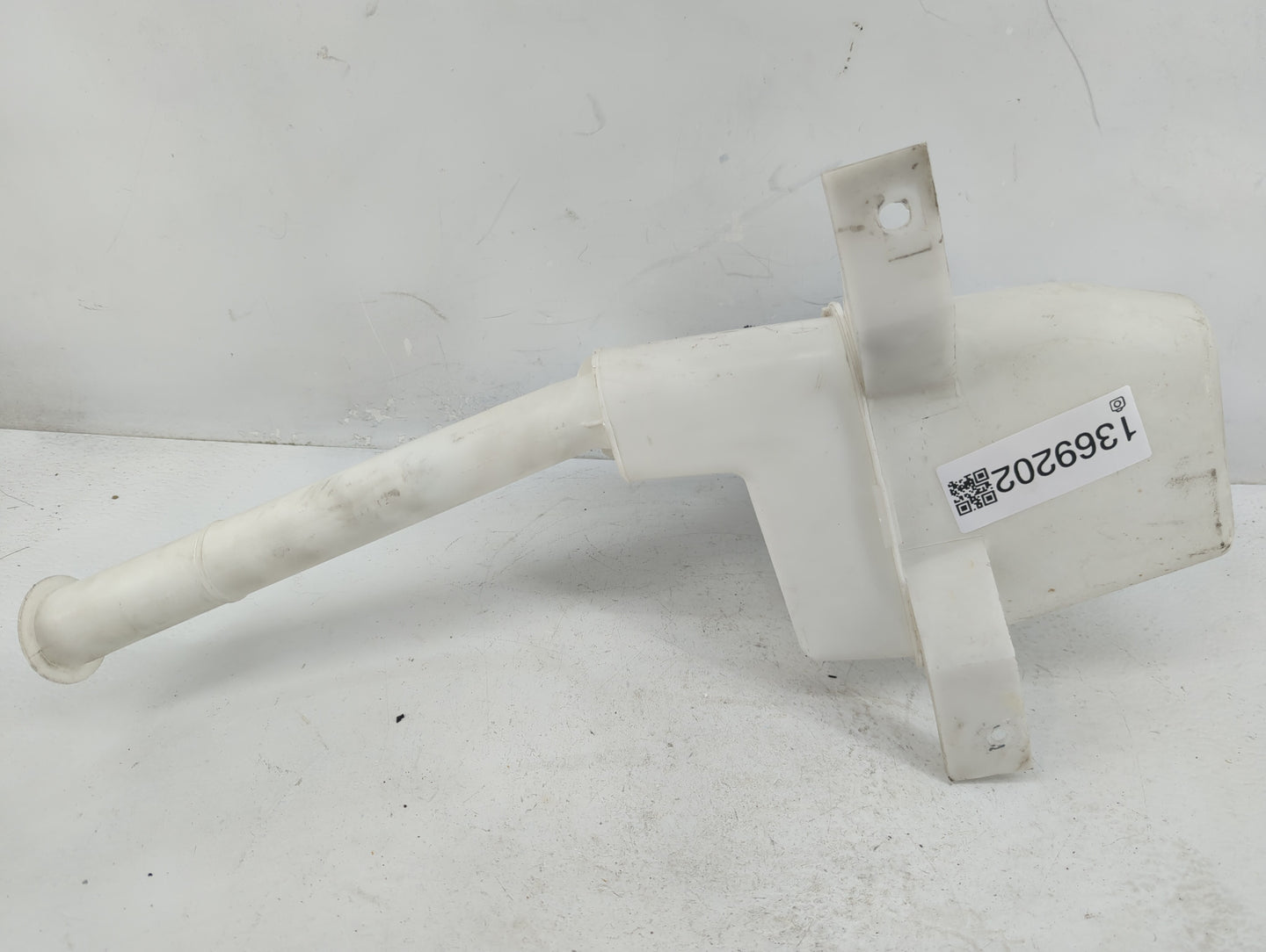 2010-2014 Ford Mustang Windshield Washer Fluid Reservoir Bottle Oem - Oemusedautoparts1.com