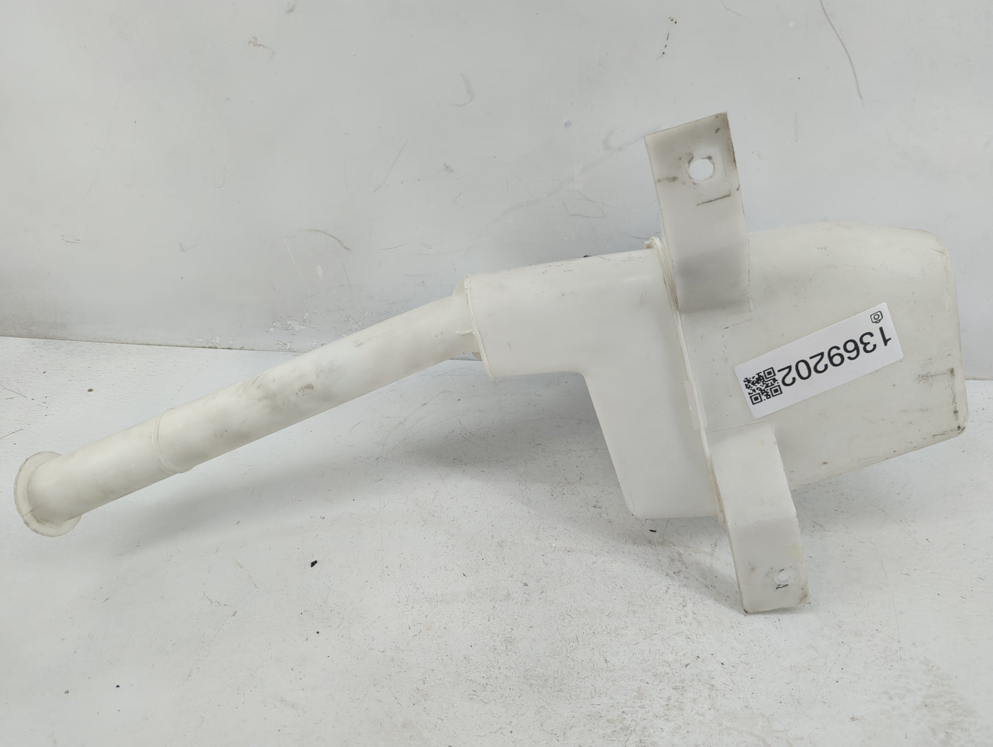 2010-2014 Ford Mustang Windshield Washer Fluid Reservoir Bottle Oem - Oemusedautoparts1.com
