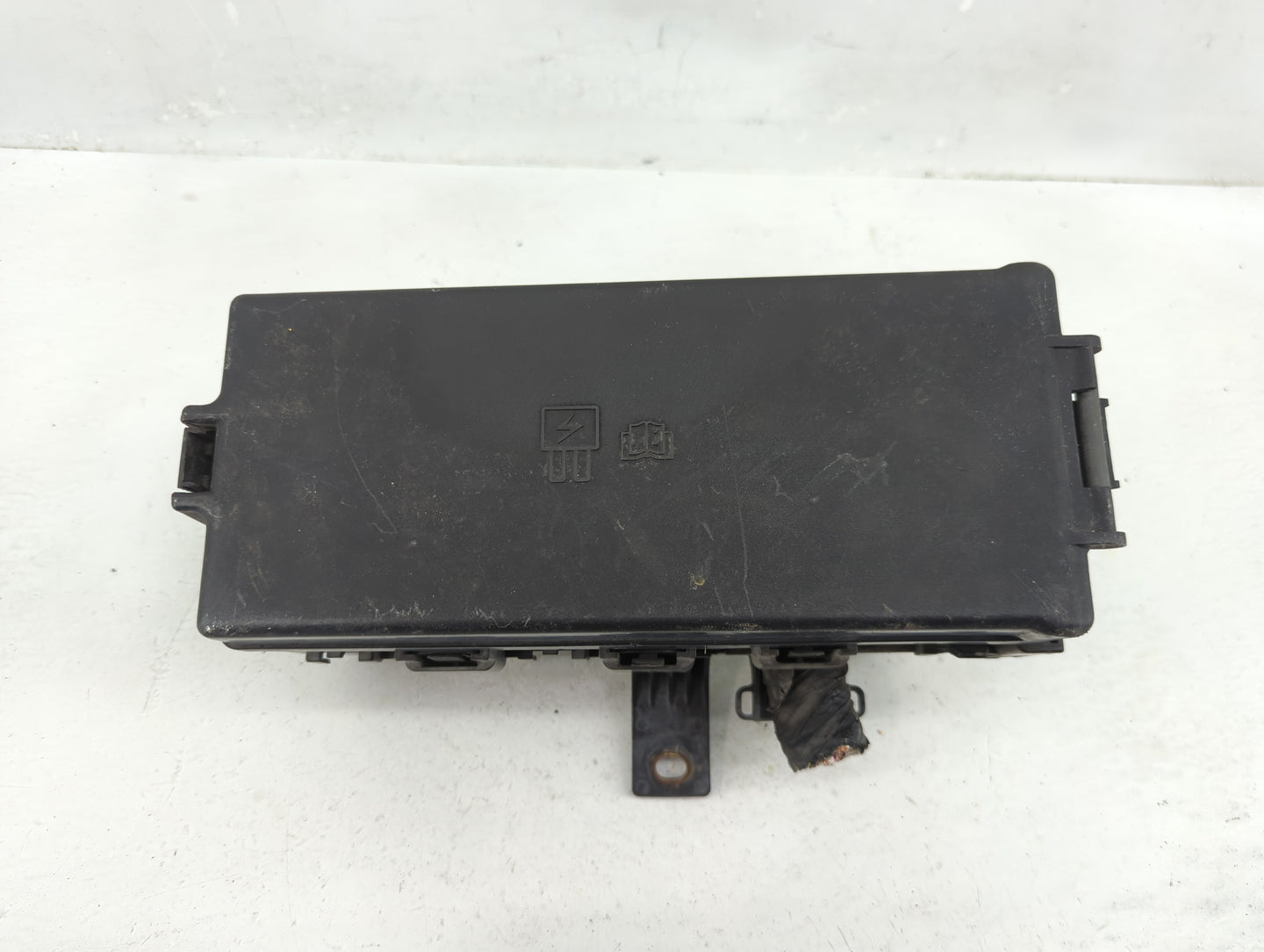 2012-2014 Ford Mustang Fusebox Fuse Box Panel Relay Module P/N:6E5T-14A003-AB Fits Fits 2012 2013 2014 OEM Used Auto Parts -