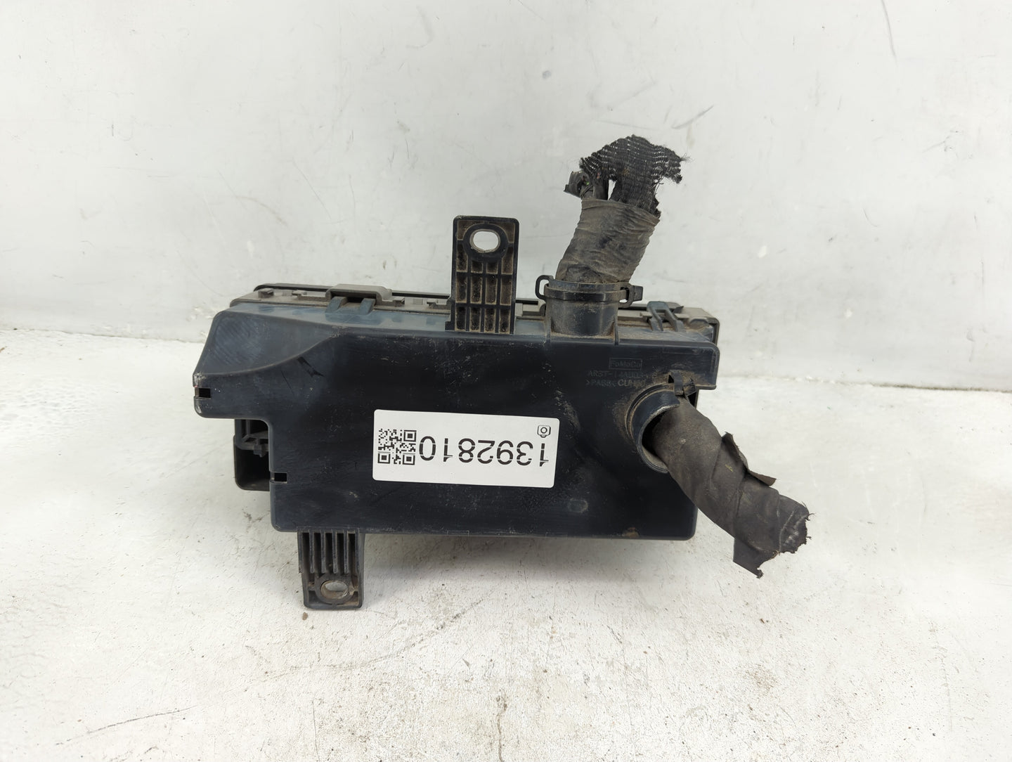 2012-2014 Ford Mustang Fusebox Fuse Box Panel Relay Module P/N:6E5T-14A003-AB Fits Fits 2012 2013 2014 OEM Used Auto Parts -